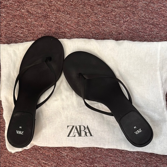Zara Women's Elegant Black Sandals - Picture 5 of 5